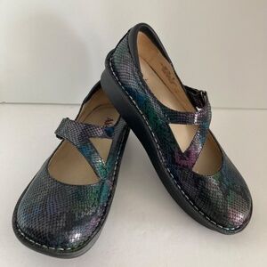Alegria Women’s Dayna Mary Jane Shoes 39 US 9 Patent Leather Snake Print EUC